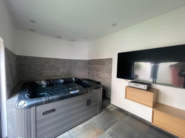 - Le Nuage - Unique, Espace Spa Privatif Et Jardin Avec Plancha Et Salon Privatif, Stationnement Public Gratuit Niort Ngoại thất bức ảnh